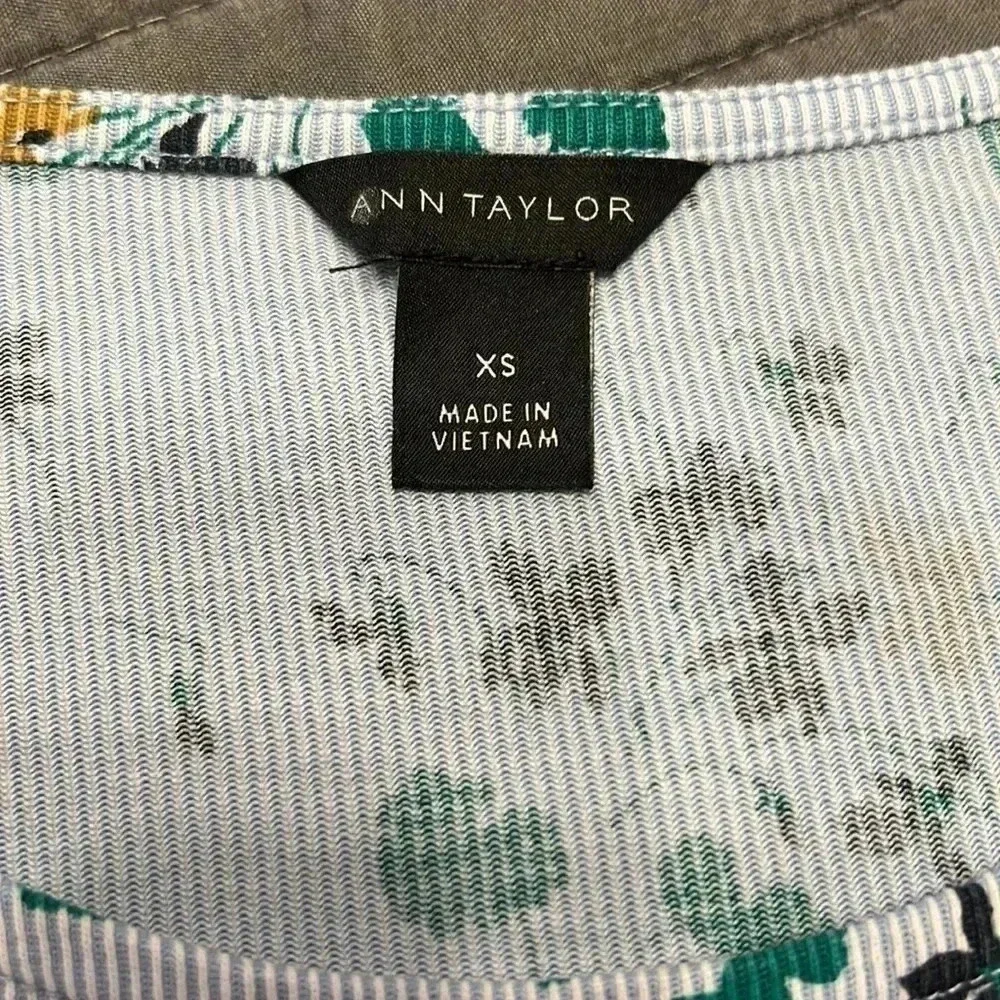 Ann Taylor blue floral blouse three quarter length bell sleeves with elastic XS - Picture 6 of 10